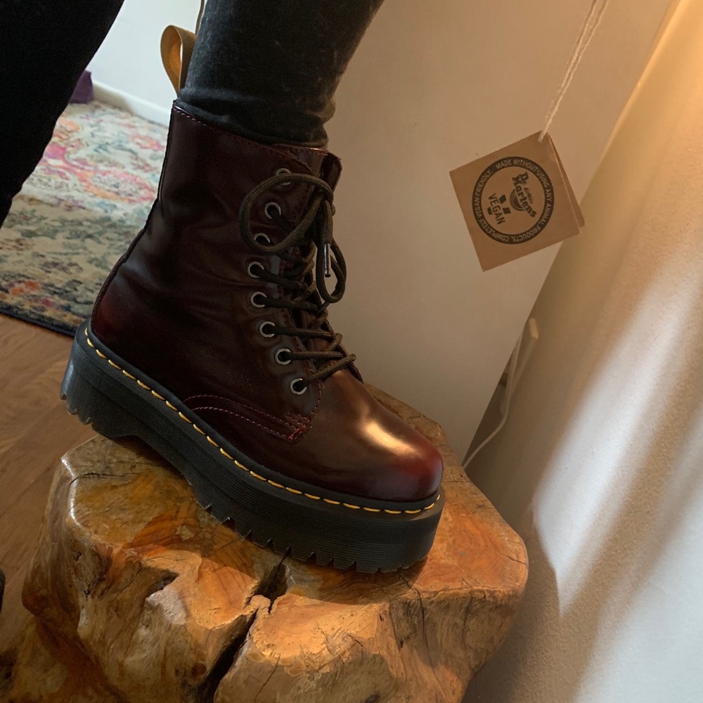 V JADON II DR MARTENS Like New* Sz. US 6